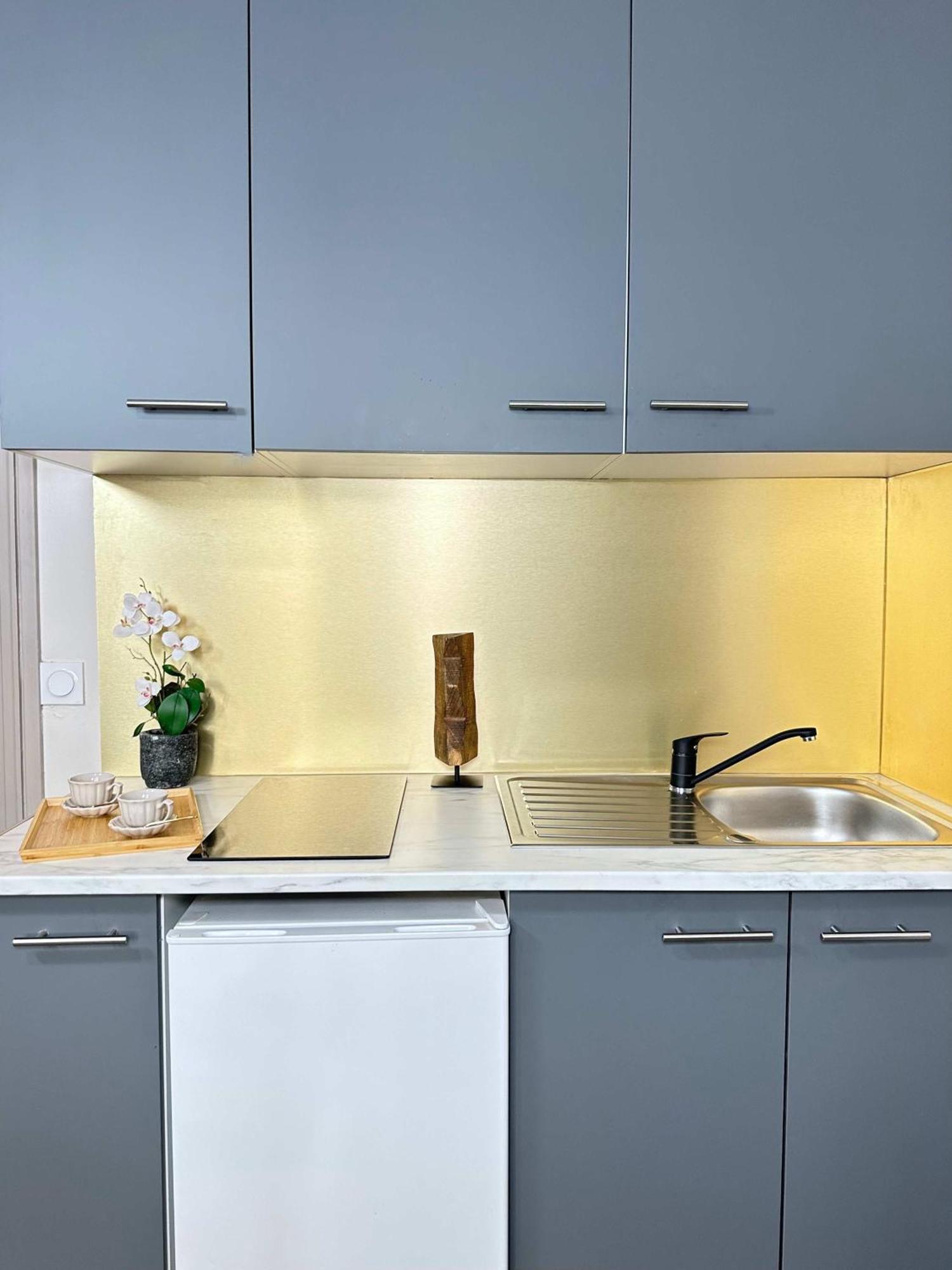 Elegant Escape Near Arc De Triomphe Apartment ปารีส ภายนอก รูปภาพ