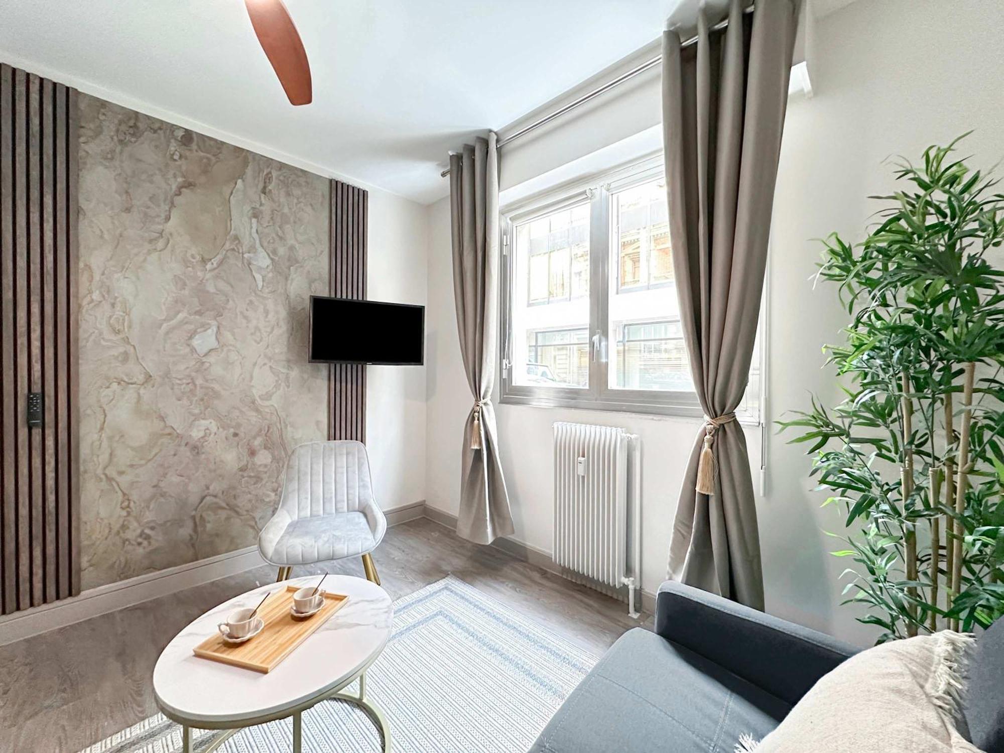 Elegant Escape Near Arc De Triomphe Apartment ปารีส ภายนอก รูปภาพ