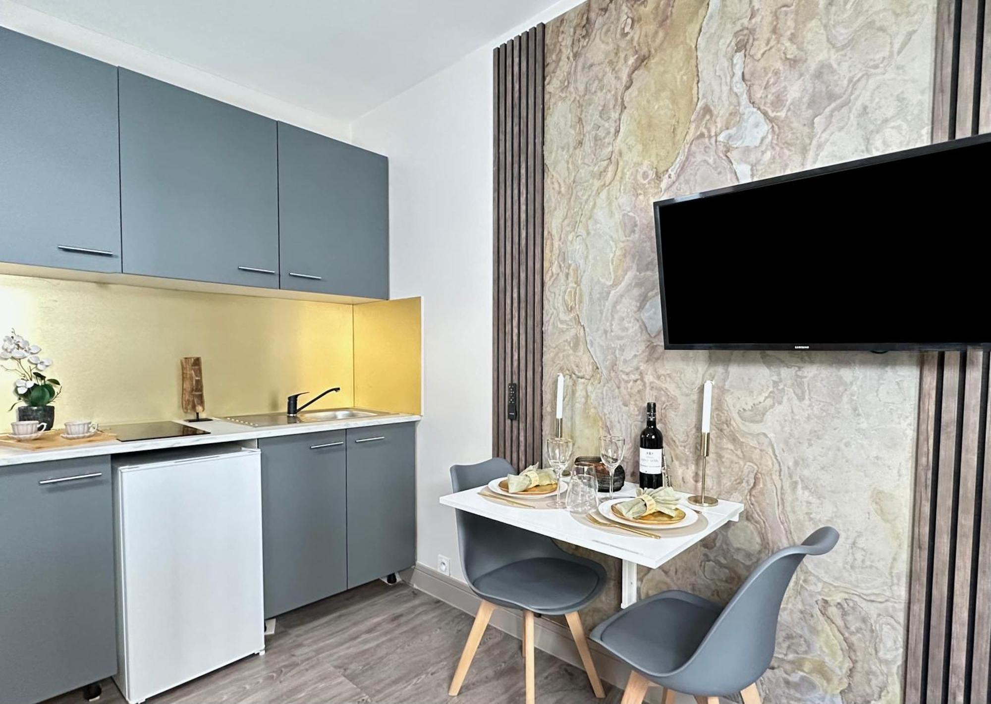 Elegant Escape Near Arc De Triomphe Apartment ปารีส ภายนอก รูปภาพ
