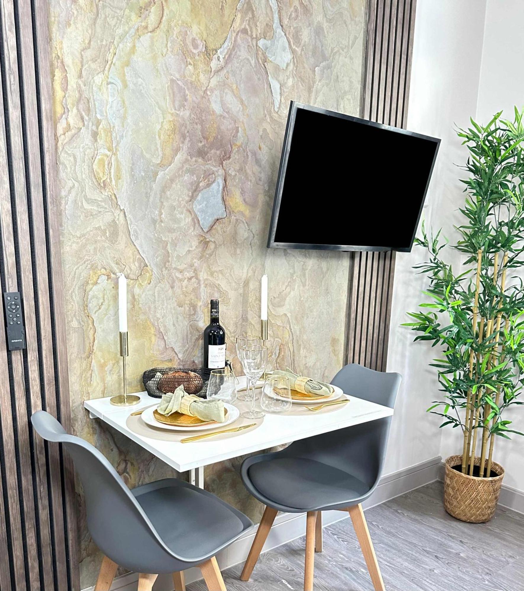 Elegant Escape Near Arc De Triomphe Apartment ปารีส ภายนอก รูปภาพ