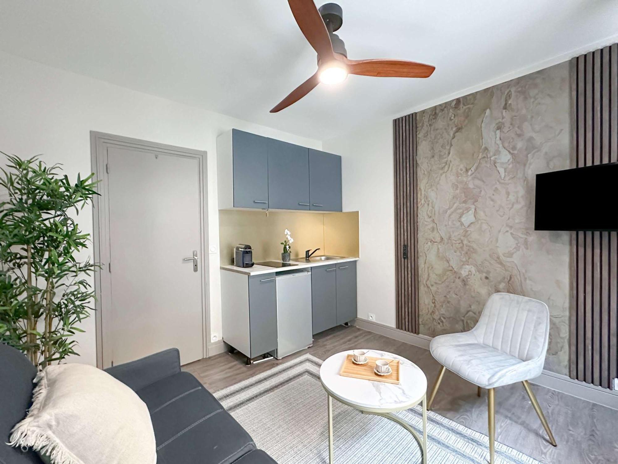 Elegant Escape Near Arc De Triomphe Apartment ปารีส ภายนอก รูปภาพ