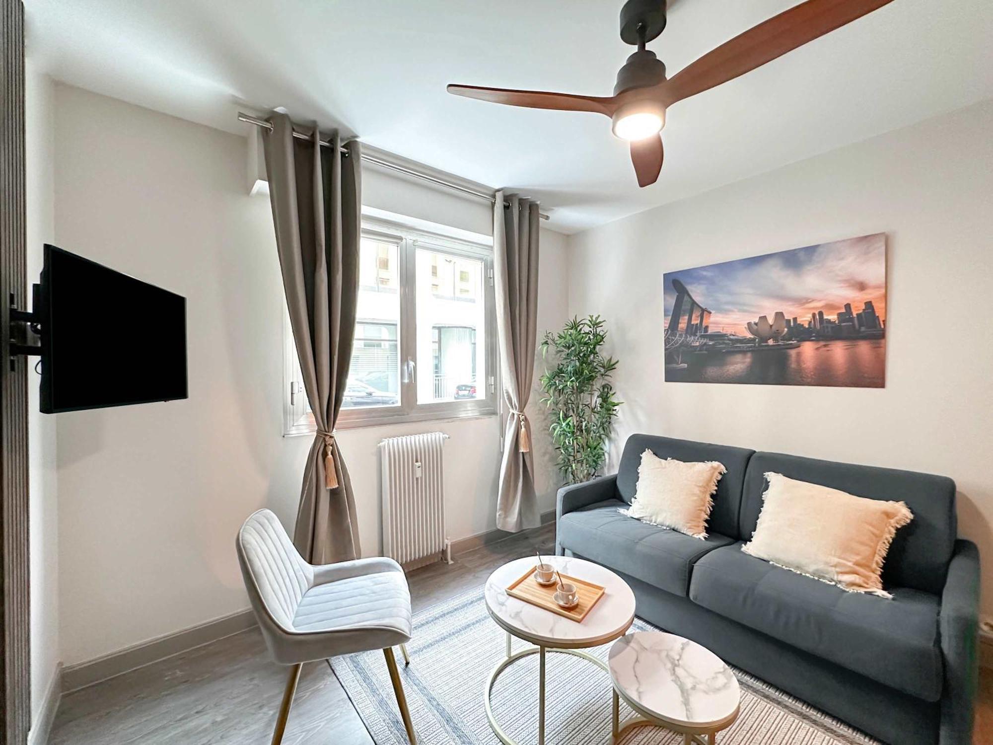 Elegant Escape Near Arc De Triomphe Apartment ปารีส ภายนอก รูปภาพ
